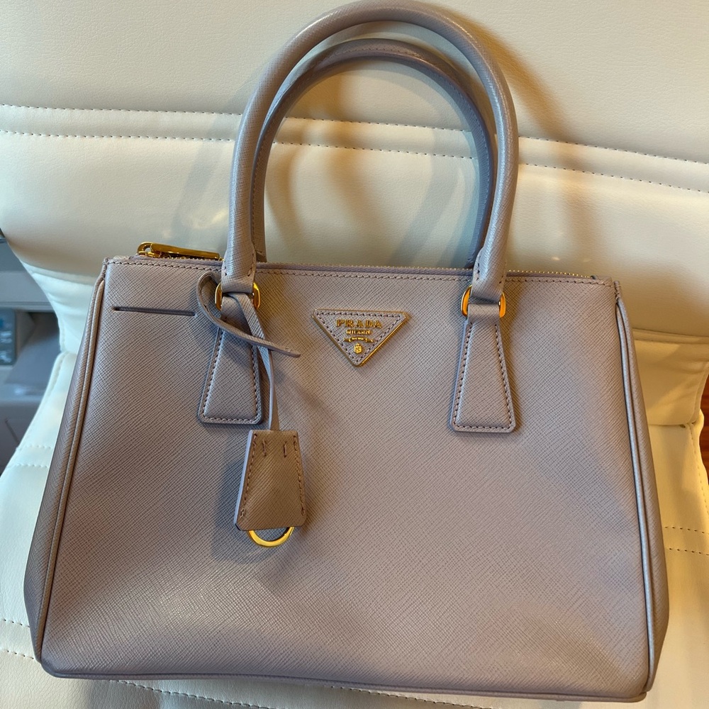 Medium Prada Galleria Saffiano leather bag
